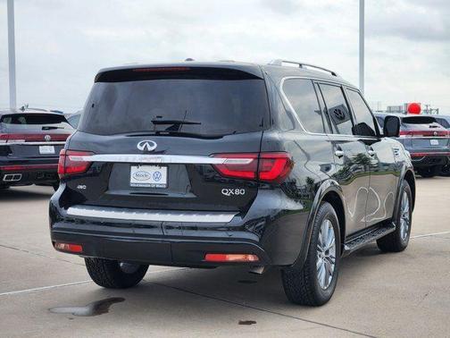 2022 INFINITI QX80 Luxe