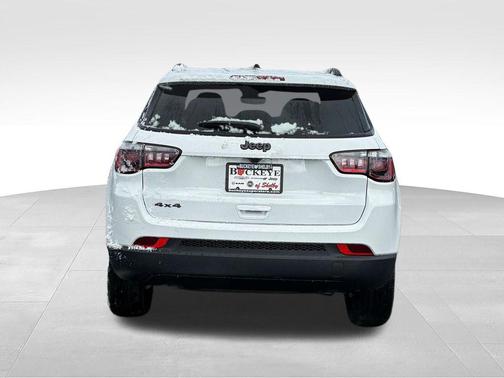 Bright White Clearcoat 2026 Jeep Compass Latitude