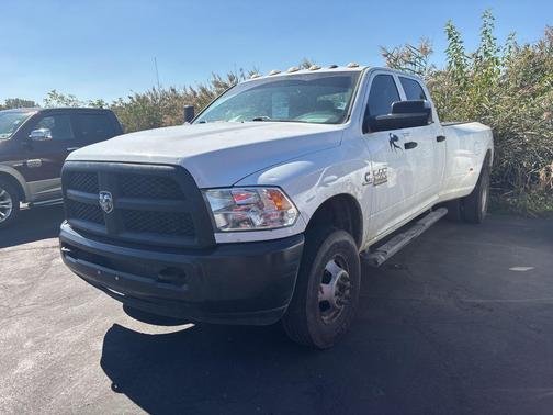 2017 RAM 3500 Tradesman Crew Cab 4x4 8' Box