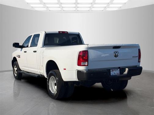 2017 RAM 3500 Tradesman Crew Cab 4x4 8' Box