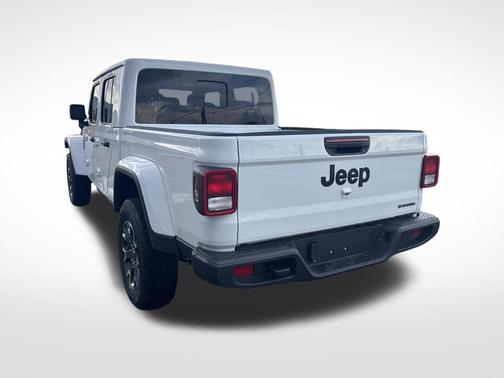 Bright White Clearcoat 2026 Jeep Gladiator Sahara 4x4