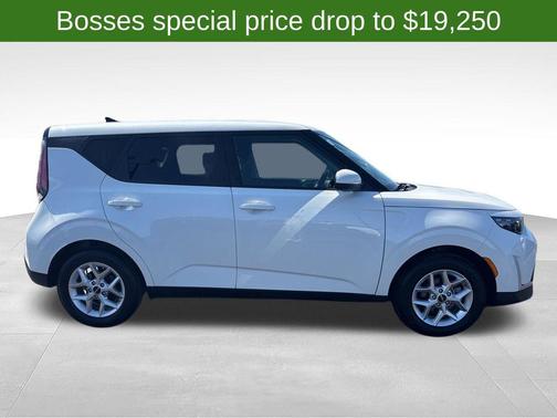 Snow White Pearl 2025 Kia Soul LX