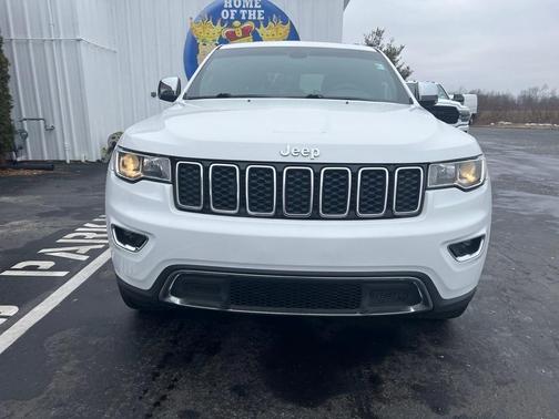 Photo 2 of 42 of 2017 Jeep Grand Cherokee Limited