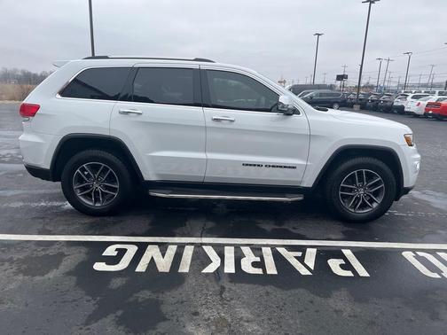 Photo 4 of 42 of 2017 Jeep Grand Cherokee Limited