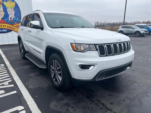 Photo 3 of 42 of 2017 Jeep Grand Cherokee Limited