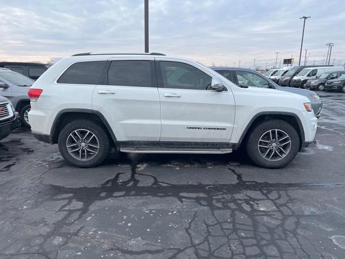 Photo 4 of 10 of 2017 Jeep Grand Cherokee Limited