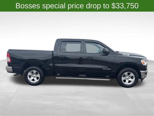 Diamond Black Crystal Pearlcoat 2023 RAM 1500 Big Horn/Lone Star