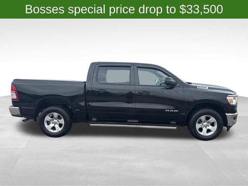 Diamond Black Crystal Pearlcoat 2023 RAM 1500 Big Horn/Lone Star