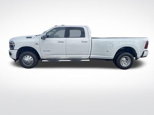2026 RAM 3500 Laramie Crew Cab 4x4 8' Box