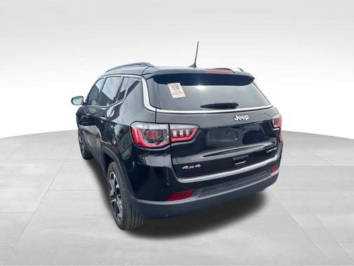 Diamond Black Crystal Pearlcoat 2022 Jeep Compass Limited