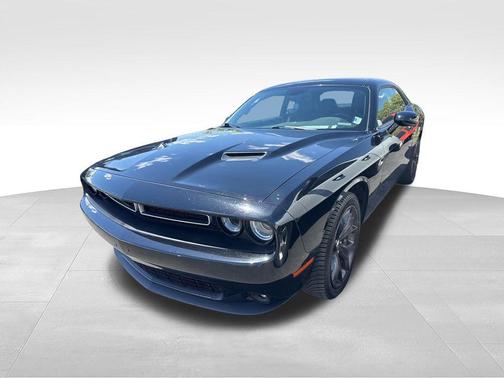 Pitch Black Clearcoat 2017 Dodge Challenger SXT