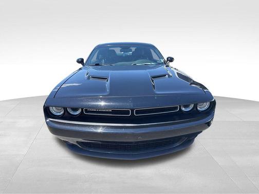 Pitch Black Clearcoat 2017 Dodge Challenger SXT