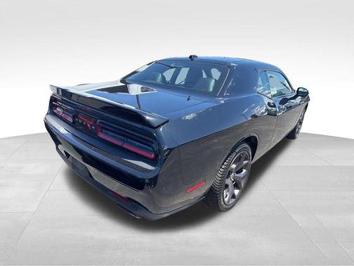 Pitch Black Clearcoat 2017 Dodge Challenger SXT