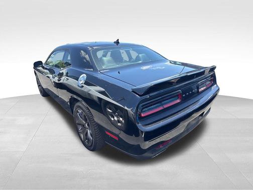Pitch Black Clearcoat 2017 Dodge Challenger SXT