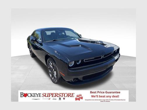Pitch Black Clearcoat 2017 Dodge Challenger SXT