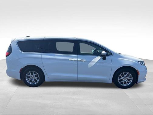 Bright White Clearcoat 2023 Chrysler Pacifica Touring L