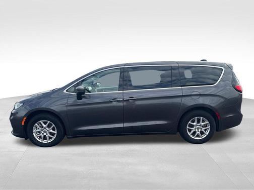 Granite Crystal Metallic Clearcoat 2023 Chrysler Pacifica Touring L