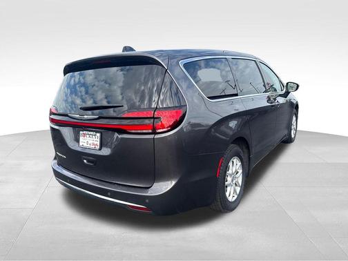 Granite Crystal Metallic Clearcoat 2023 Chrysler Pacifica Touring L