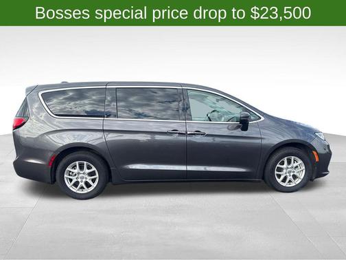 Granite Crystal Metallic Clearcoat 2023 Chrysler Pacifica Touring L