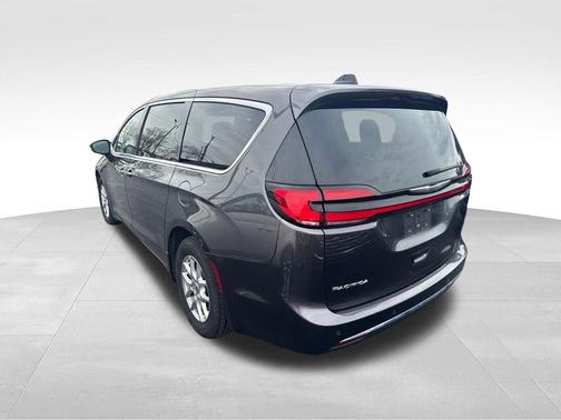 Granite Crystal Metallic Clearcoat 2023 Chrysler Pacifica Touring L