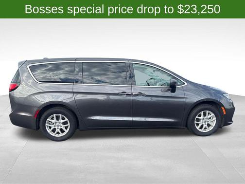 Granite Crystal Metallic Clearcoat 2023 Chrysler Pacifica Touring L