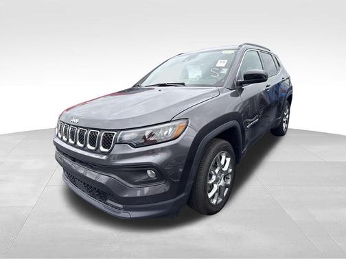 Granite Crystal Metallic Clearcoat 2023 Jeep Compass Latitude Lux