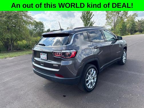 Granite Crystal Metallic Clearcoat 2023 Jeep Compass Latitude Lux