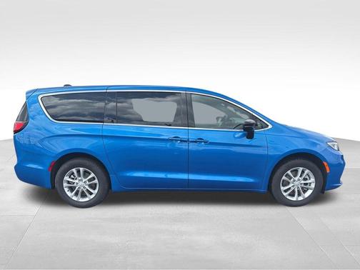 Hydro Blue Pearlcoat 2026 Chrysler Pacifica L