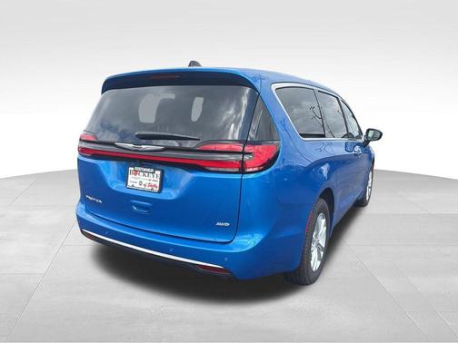 Hydro Blue Pearlcoat 2026 Chrysler Pacifica L