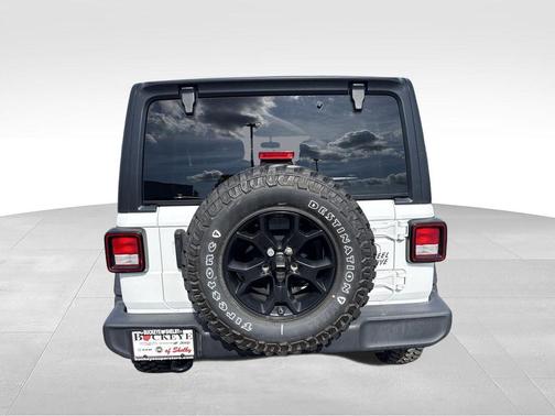 Bright White Clearcoat 2022 Jeep Wrangler Willys