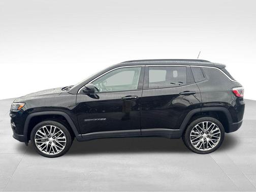 Diamond Black Crystal Pearlcoat 2023 Jeep Compass Limited