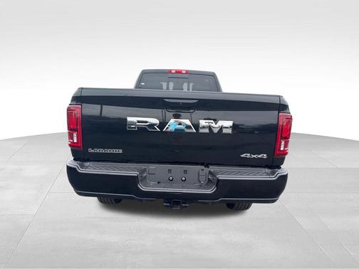 Diamond Black Crystal Pearlcoat 2026 RAM 3500 Laramie Crew Cab 4x4 8' Box