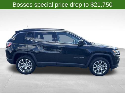 Diamond Black Crystal Pearlcoat 2022 Jeep Compass Latitude Lux