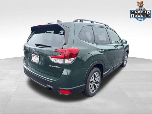 Green 2022 Subaru Forester Premium