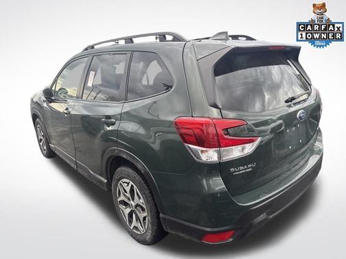 Green 2022 Subaru Forester Premium