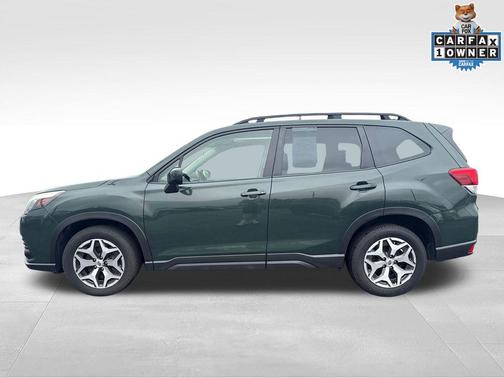Green 2022 Subaru Forester Premium