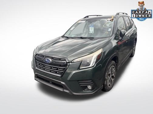 Green 2022 Subaru Forester Premium