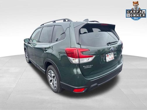 Green 2022 Subaru Forester Premium