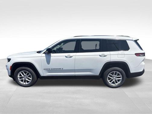 Bright White Clearcoat 2021 Jeep Grand Cherokee L Laredo