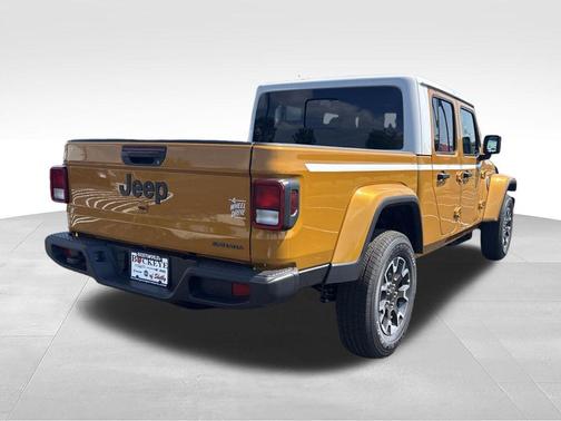 Goldilocks 2026 Jeep Gladiator Sahara 4x4