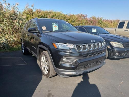 2023 Jeep Compass Latitude Lux