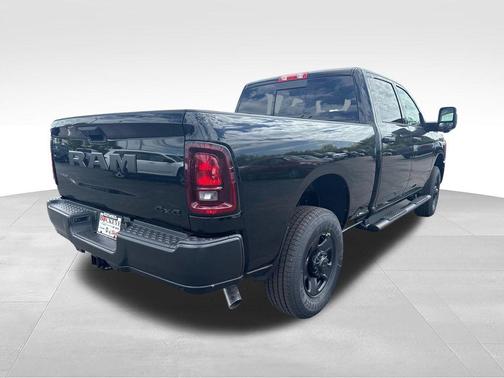Diamond Black Crystal Pearlcoat 2026 RAM 3500 Tradesman Crew Cab 4x4 6'4' Box