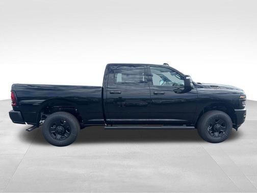 Diamond Black Crystal Pearlcoat 2026 RAM 3500 Tradesman Crew Cab 4x4 6'4' Box