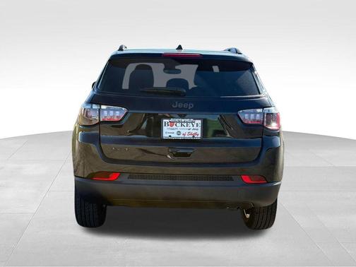 Diamond Black Crystal Pearlcoat 2026 Jeep Compass Latitude