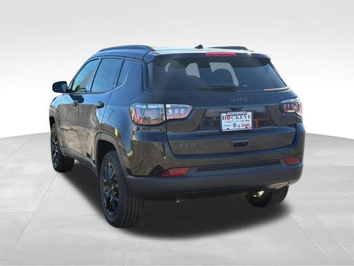 Diamond Black Crystal Pearlcoat 2026 Jeep Compass Latitude