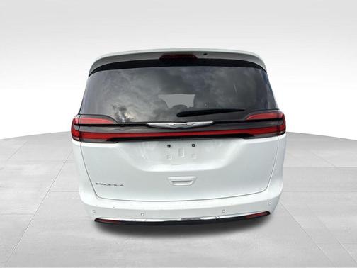 Bright White Clearcoat 2023 Chrysler Pacifica Touring L