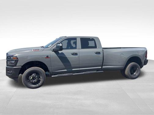 Ceramic Gray Clearcoat 2026 RAM 3500 Tradesman Crew Cab 4x4 8' Box