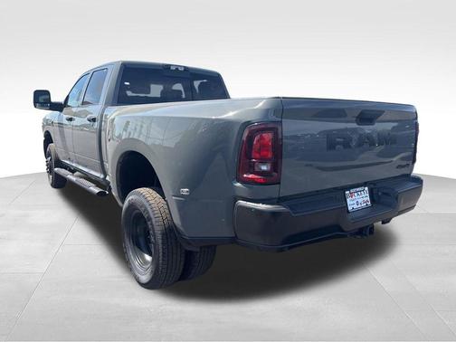Ceramic Gray Clearcoat 2026 RAM 3500 Tradesman Crew Cab 4x4 8' Box