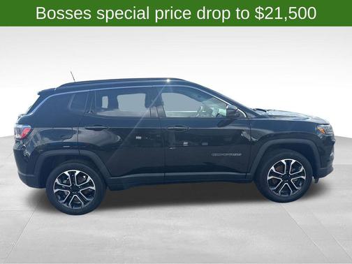 Diamond Black Crystal Pearlcoat 2022 Jeep Compass Limited