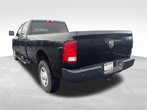 Brilliant Black Crystal Pearlcoat 2016 RAM 3500 Tradesman